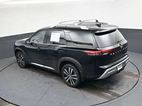 Used 2025 Nissan Pathfinder Platinum image 30