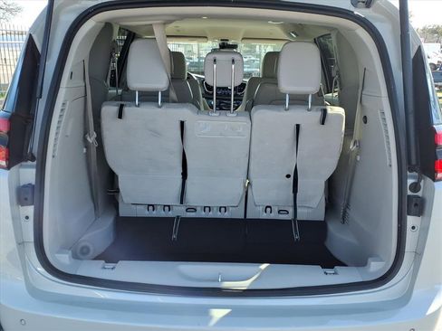 Used 2021 Chrysler Pacifica Touring-L image 12