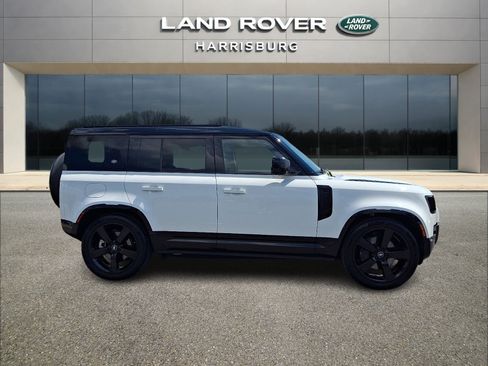 Used 2024 Land Rover Defender 110 X-Dynamic SE AWD/4WD image 5