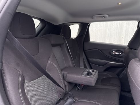 Used 2019 Jeep Cherokee Latitude w/ Popular Appearance Group image 48