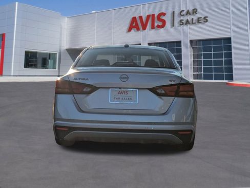 Used 2024 Nissan Altima 2.5 SV image 5