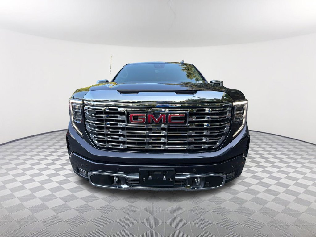 Used 2023 GMC Sierra 1500 Denali w/ Technology Package AWD/4WD image 2