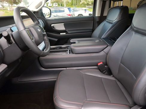 Used 2025 Ford Expedition Active RWD image 13