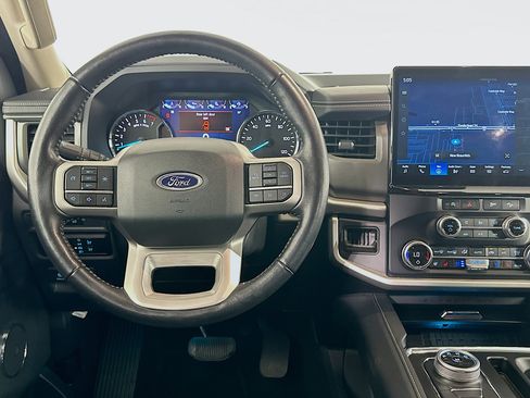 Used 2024 Ford Expedition Max XLT image 18