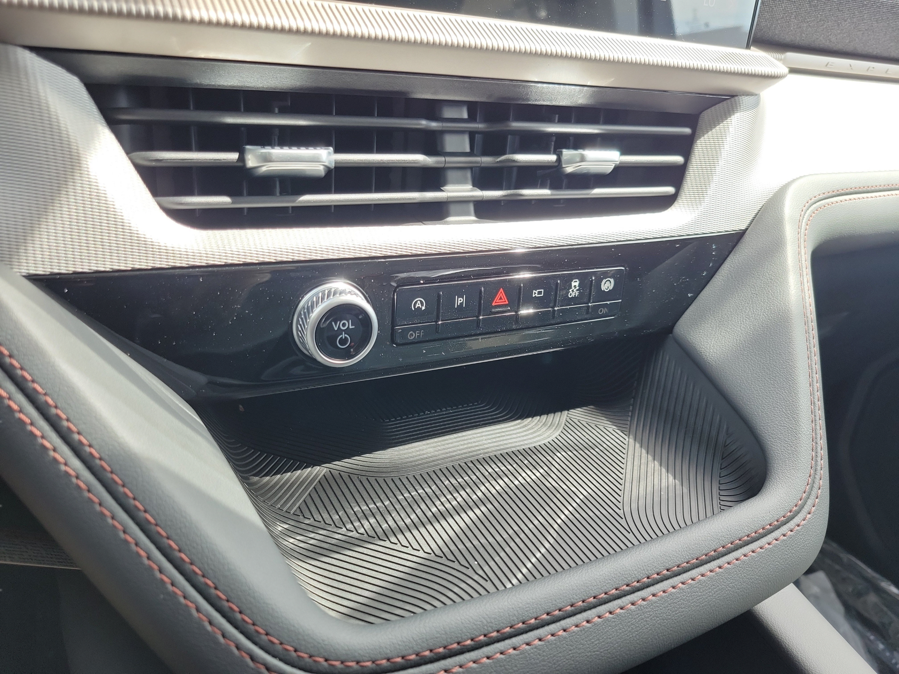 New 2026 Ford Explorer Active w/ Active Comfort Package RWD image 25
