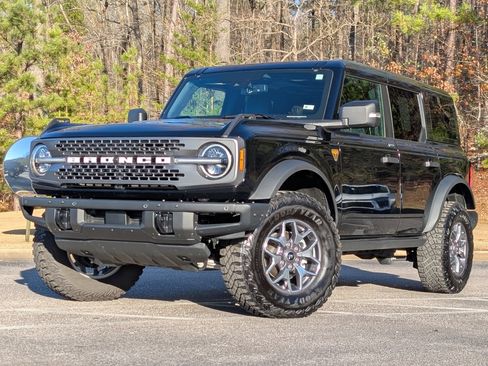 Used 2025 Ford Bronco Badlands image 4