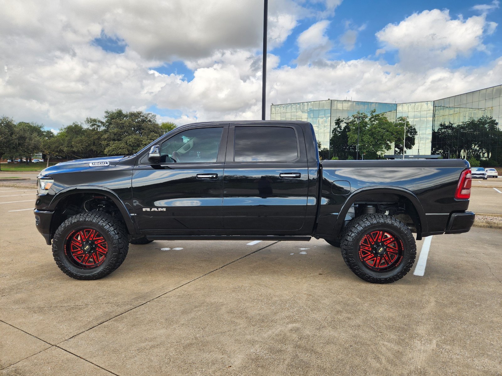 Used 2020 RAM 1500 Laramie AWD/4WD image 2