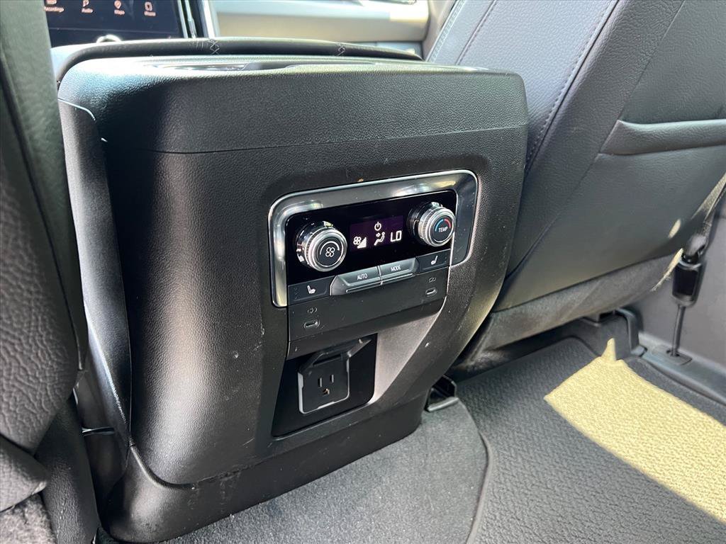 Used 2025 GMC Yukon Denali AWD/4WD image 16