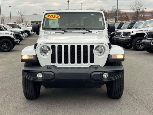 Used 2023 Jeep Gladiator Sport image 2