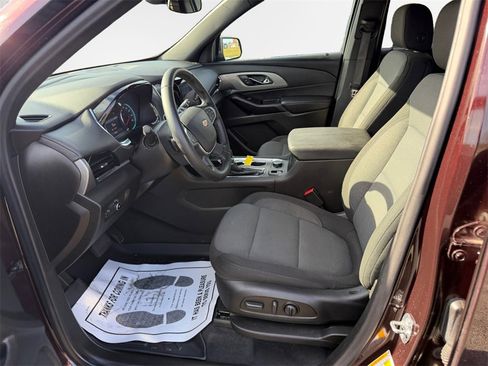 Used 2023 Chevrolet Traverse LT image 12