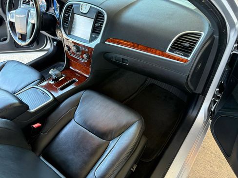 Used 2012 Chrysler 300 Limited RWD image 26