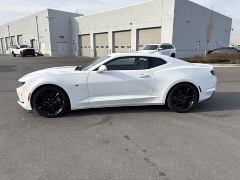 Used 2020 Chevrolet Camaro LT w/ RS Package image 6