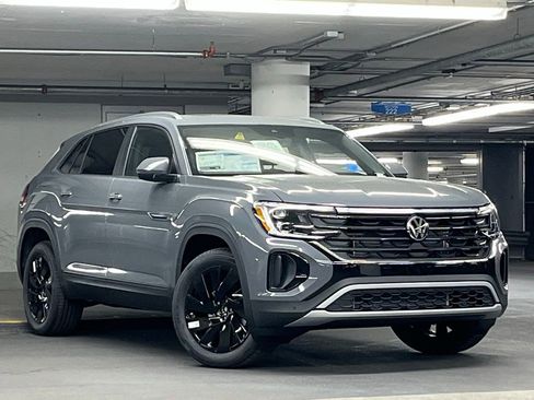 New 2026 Volkswagen Atlas Cross Sport SE AWD/4WD image 2