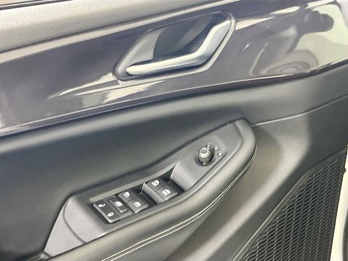Used 2023 Jeep Grand Cherokee Laredo w/ Luxury Tech Group I AWD/4WD image 17