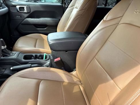 Used 2023 Jeep Wrangler Unlimited Sahara w/ Cold Weather Group image 11