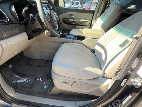 Used 2017 Kia Sedona LX FWD image 16