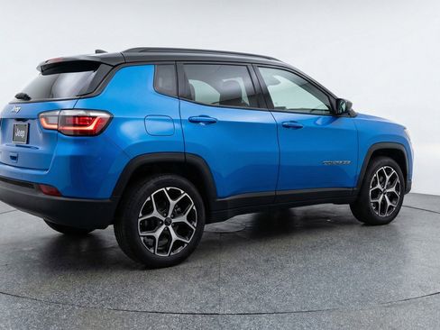 Used 2025 Jeep Compass Limited AWD/4WD image 9