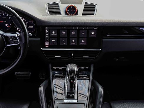 Used 2021 Porsche Cayenne S image 11