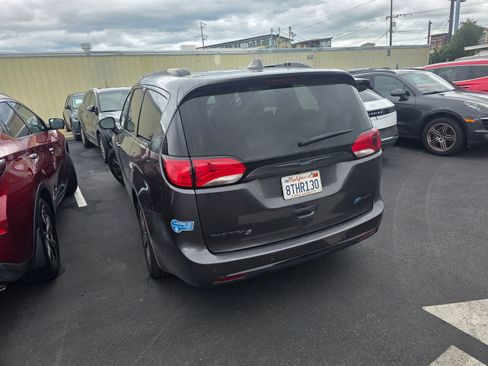 Used 2020 Chrysler Pacifica Limited w/ Advanced Safetytec Group image 4