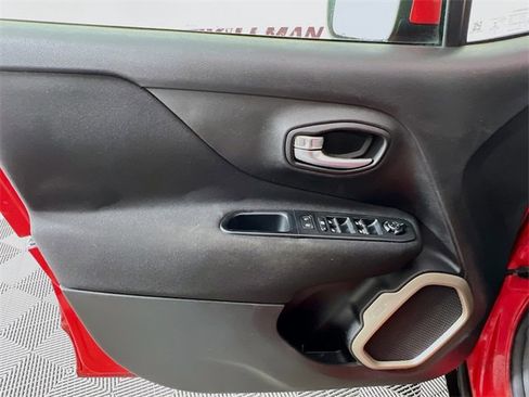 Used 2017 Jeep Renegade Latitude image 29