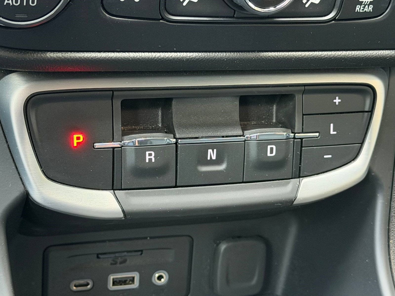 Used 2024 GMC Terrain SLT w/ Infotainment Package II AWD/4WD image 19