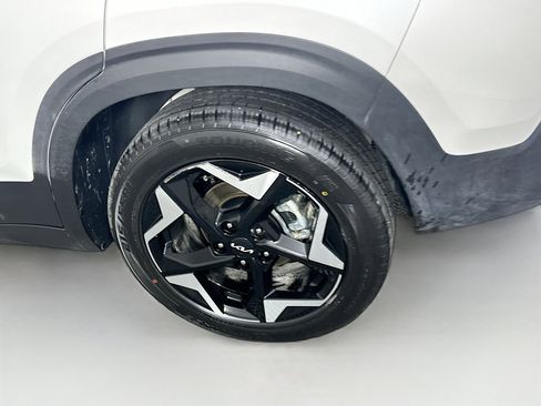 Used 2025 Kia Seltos S image 11