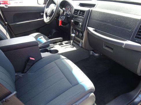 Used 2011 Jeep Liberty Sport image 26