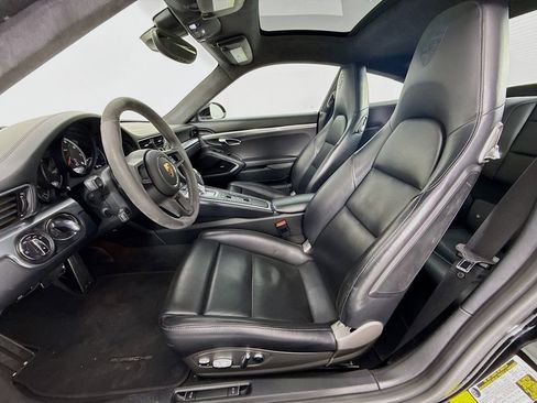 Used 2015 Porsche 911 Turbo image 22