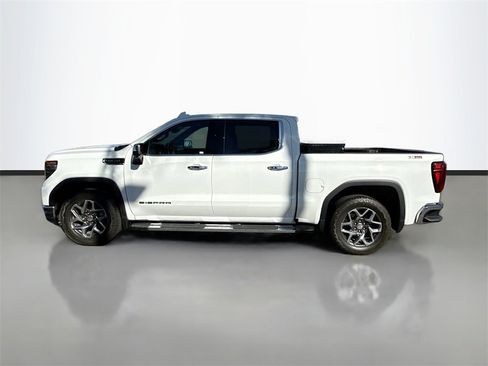 Used 2024 GMC Sierra 1500 SLT w/ X31 Off-Road Package image 8
