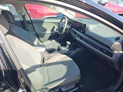 Used 2025 Kia K4 LXS image 19