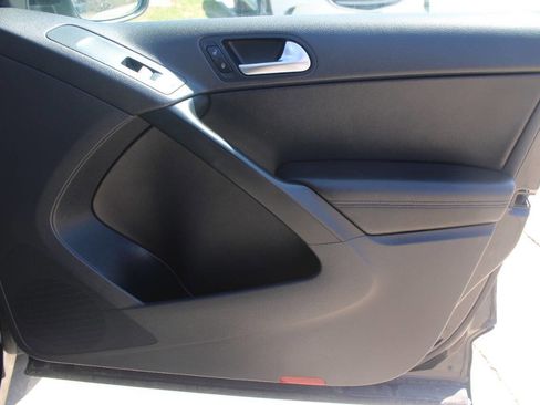 Used 2010 Volkswagen Tiguan SE image 7