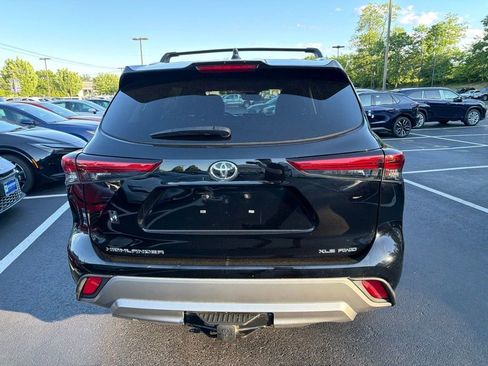 Used 2021 Toyota Highlander XLE AWD/4WD image 6