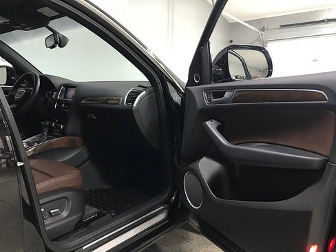 Used 2017 Audi Q5 2.0T Premium Plus w/ Technology Package AWD/4WD image 12