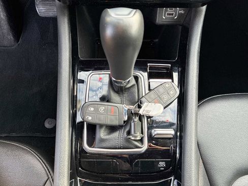 Used 2024 Jeep Compass Limited image 15