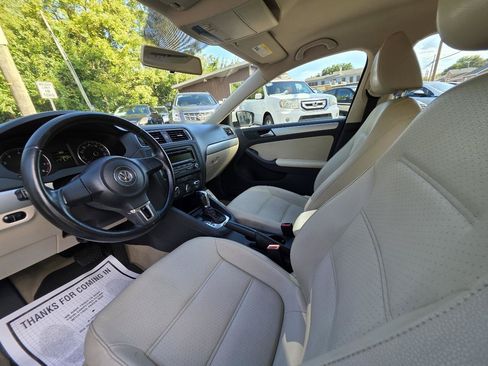 Used 2013 Volkswagen Jetta SE FWD image 11