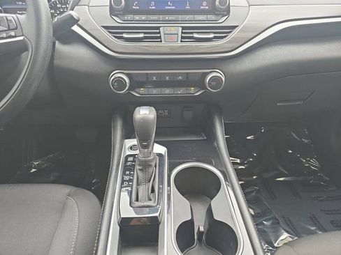 Used 2023 Nissan Altima 2.5 SV image 3