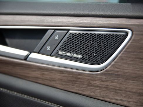 Used 2024 Volkswagen Atlas SEL Premium R-Line image 18