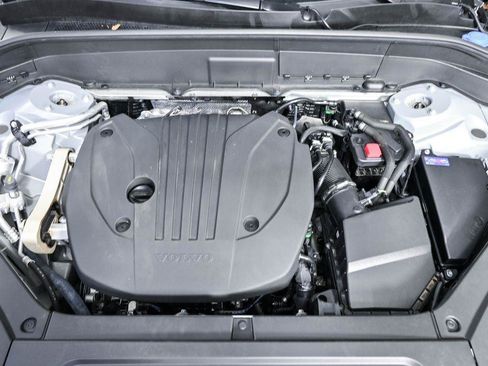 Certified 2025 Volvo XC90 B5 Core AWD/4WD image 36