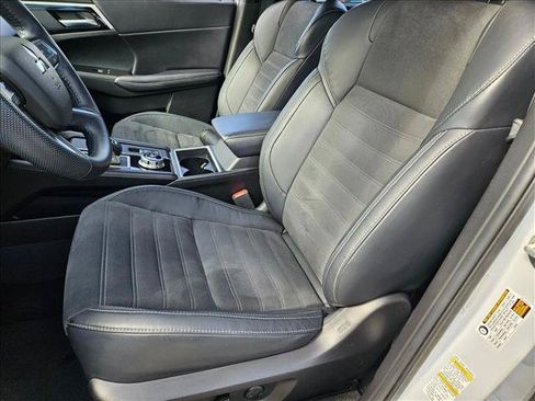 Used 2023 Mitsubishi Outlander SE FWD image 16
