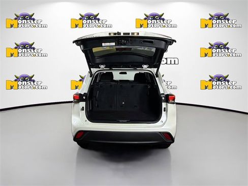 Used 2021 Toyota Highlander LE image 25