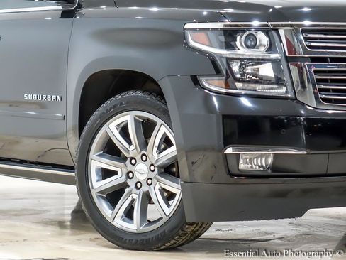 Used 2018 Chevrolet Suburban Premier image 3