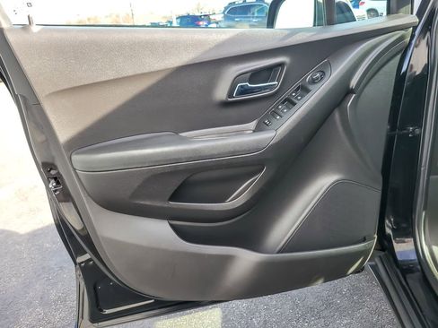 Used 2018 Chevrolet Trax LS image 15