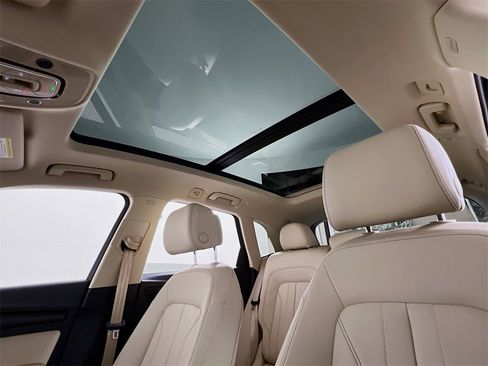 Used 2022 Audi Q5 2.0T Premium w/ Convenience Package image 14