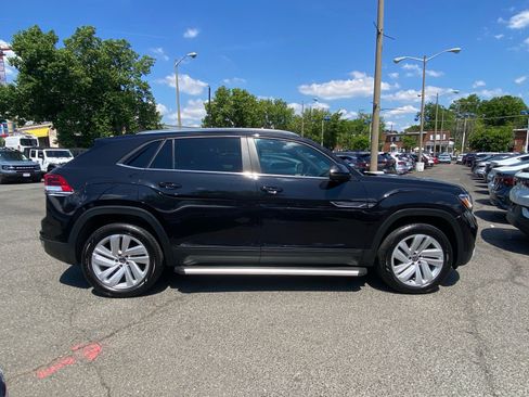 Certified 2023 Volkswagen Atlas Cross Sport SE w/ Panoramic Sunroof Package AWD/4WD image 2