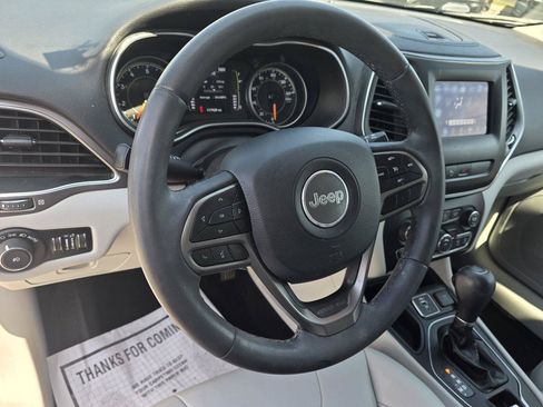Used 2020 Jeep Cherokee Latitude Plus FWD image 10
