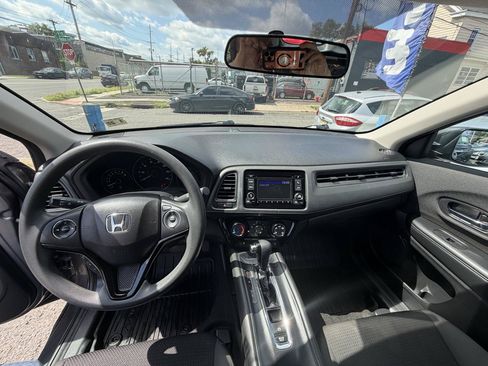 Used 2022 Honda HR-V LX image 22