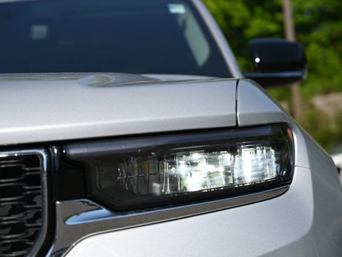 Used 2023 Jeep Grand Cherokee 4WD 4xe image 11