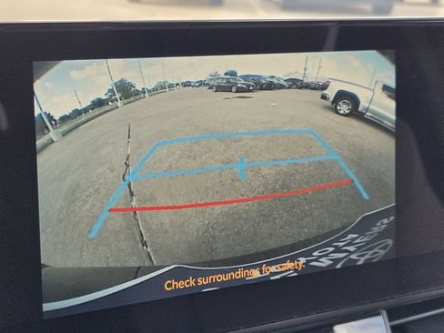 Used 2026 Toyota Sienna XLE FWD image 19