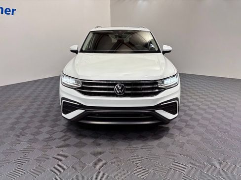 Used 2023 Volkswagen Tiguan SE w/ Panoramic Sunroof Package AWD/4WD image 8
