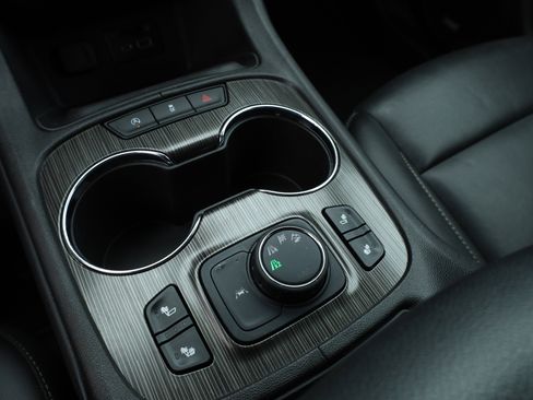 Used 2023 GMC Acadia SLT image 12